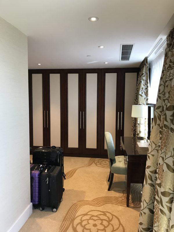 King Premier Suite dressing room