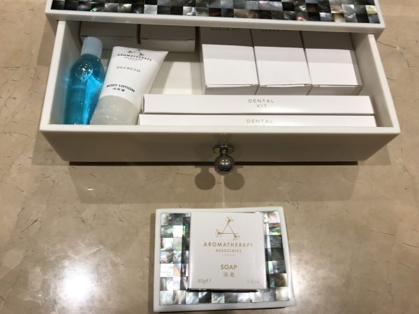 King Premier Suite bathroom accessories