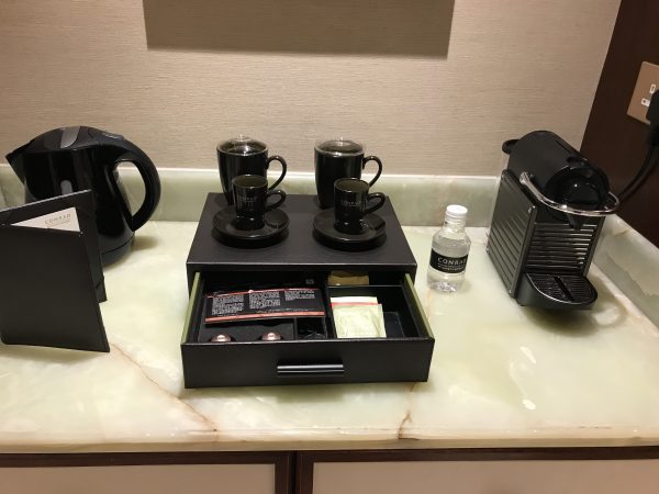 King Premier Suite coffee set